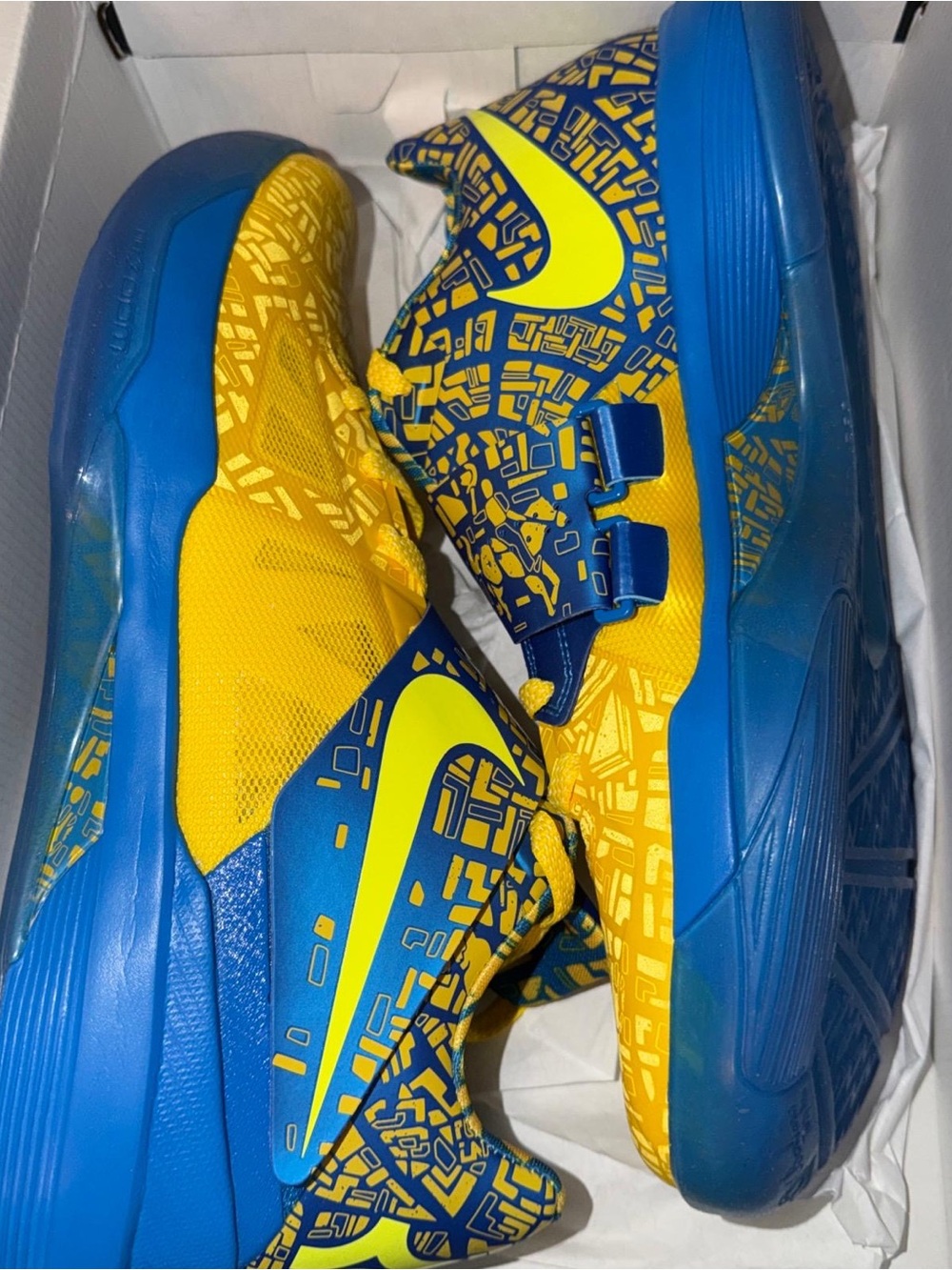 Nike Kids Yellow & Blue Patterned Sneakers
